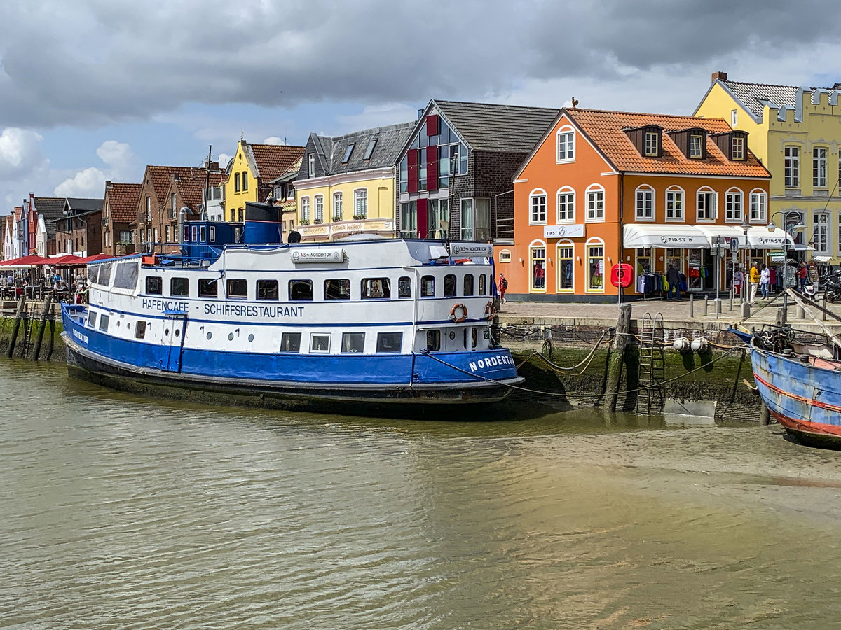 MS NORDERTOR im Husumer Binnenhafen. Aufnahme: 29. Juni 2020.