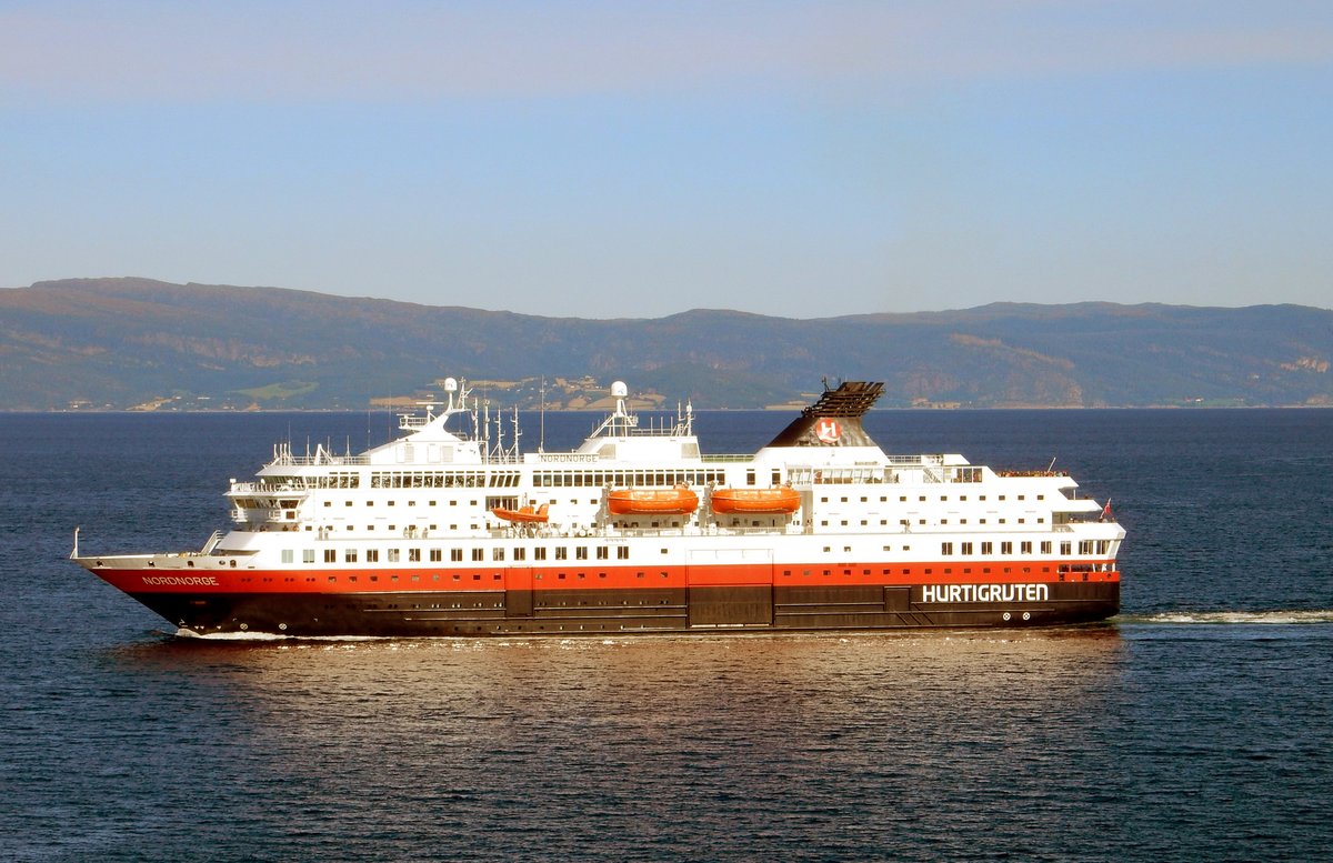 MS Nordnorge, der HURTIGRUTEN, am 05.09.16 auslaufend Trondheim