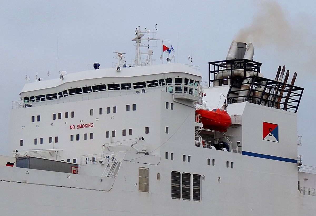 MS Pulpca IMO 9345386 einlaufend Lübeck River Trave Höhe Schlutup
mit neuem Abgas-Kamin ...