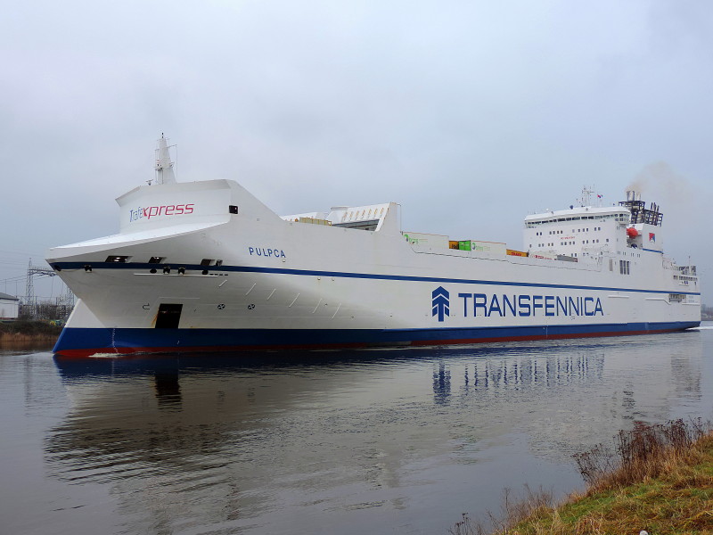 MS Pulpca IMO 9345386, MMSI 245097000, einlaufend River Trave
mit Kurs Lübeck-Siems LK2 Seelandkai...