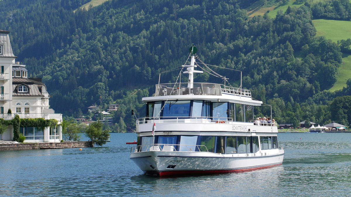 MS SCHMITTENHÖHE Baujahr 2005, mit 495 PS, L 35m, B 7,60m, T 1,20m und 255 Plätzen ist es das größte Fahrgastschiff der Flotte auf dem Zeller See; Zell am See, 24.07.2016
