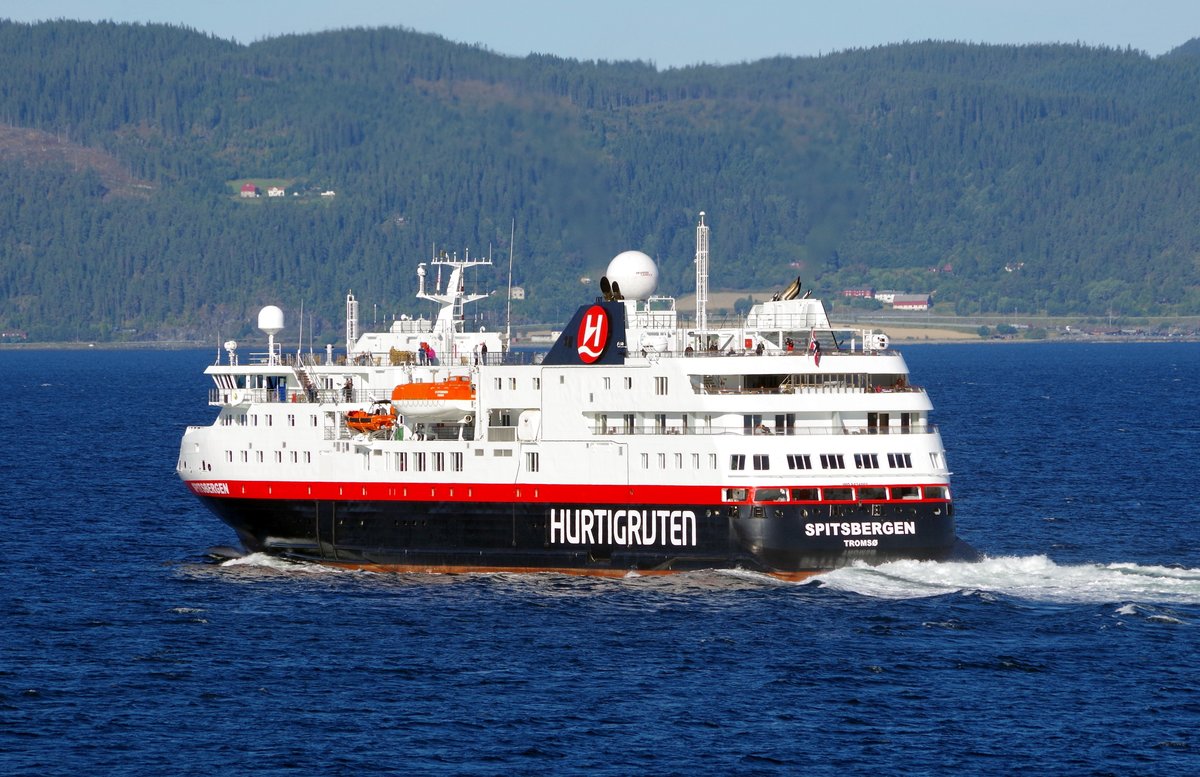 MS Spitsbergen der HURTIGRUTEN am 05.09.16 auslaufend Trondheim
