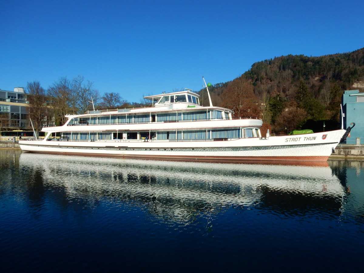 MS STADT THUN an der Anlegestelle in Thun. (Baujahr 1971, Grossrenovation 2004) -  08.01.2015