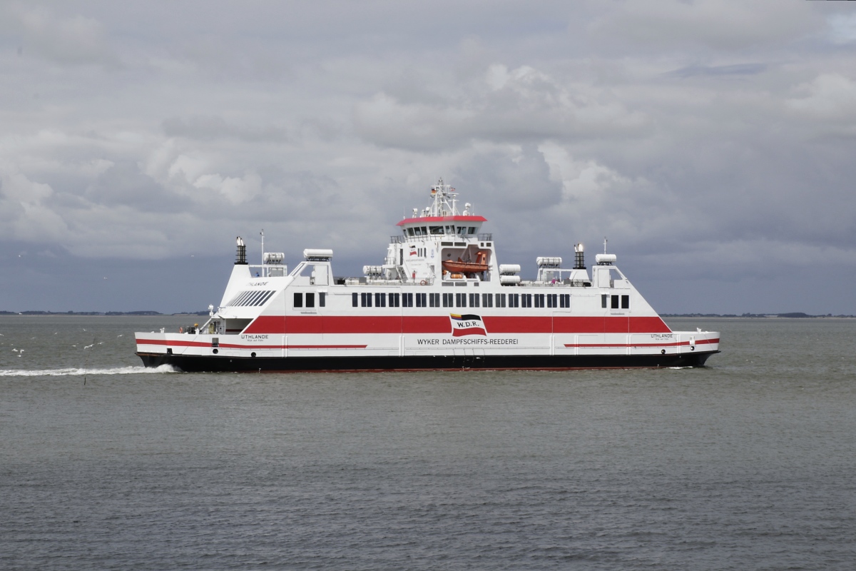 MS Uthlande der Wyker Dampfschiffahrts-Reederei Föhr-Amrum (Sietas-Werft Hamburg-Neuenfelde, Indienststellung 15.06.2010, 75,88 x 16,40 m, Tiefgang 1,85 m, 3.300 BRT, 12 kn, 2160 kW) am 08.07.2019 in Wittdün/Amrum