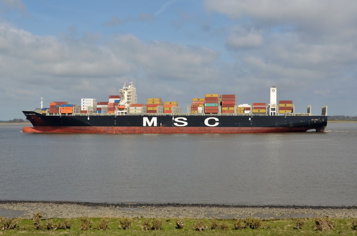 MSC  ARBATAX   Containerschiff  IMO 9605231  , Baujahr 2013 , Lühe 08.04.2015  , 
300 x 48m  , TEU 8948
