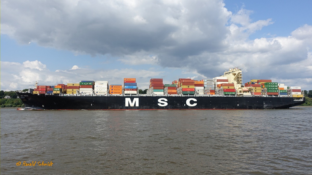 MSC ARICA (IMO 9619452)am 21.8.2019, Hamburg auslaufend, Elbe Höhe Övelgönne / 

Ex-Name: Jacob Schulte /

Containerschiff / BRZ 94.017 / Lüa 299,18 m, B 48,2 m, Tg 14,85 m / 1 Diesel, MAN-B & W 9S90ME-C8.2, 47.430 kW (64.486 PS), 22 kn / TEU 3.830, 1000 Reeferplätze / gebaut 2012 in Südkorea / Manager: Bernhard Schulte Schiffsmanagement (Deutschland) GmbH & Co. KG, Charterer: MSC - Mediterrane Reederei / Flagge: Malta, Heimathafen Valetta / 
