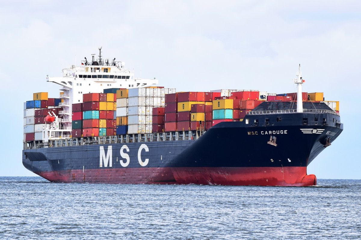 MSC CAROUGE , Containerschiff , IMO  9320441 , Baujahr 2007 , 4860 TEU , 282.96m × 39.97m , bei der Alten Liebe Cuxhaven am 08.09.2018