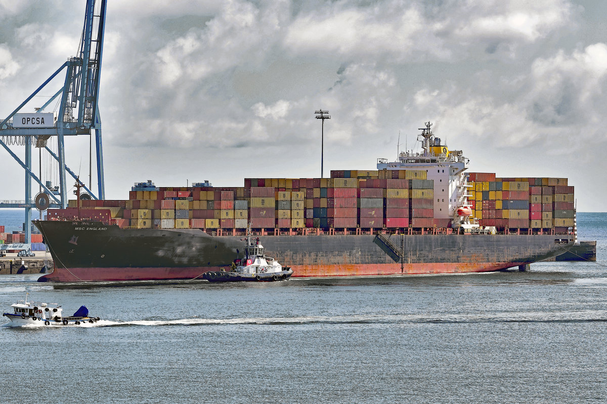 MSC ENGLAND  (IMO: 9232890) verlässt am 05.02.2017 den Hafen von Las Palmas, Gran Canaria 