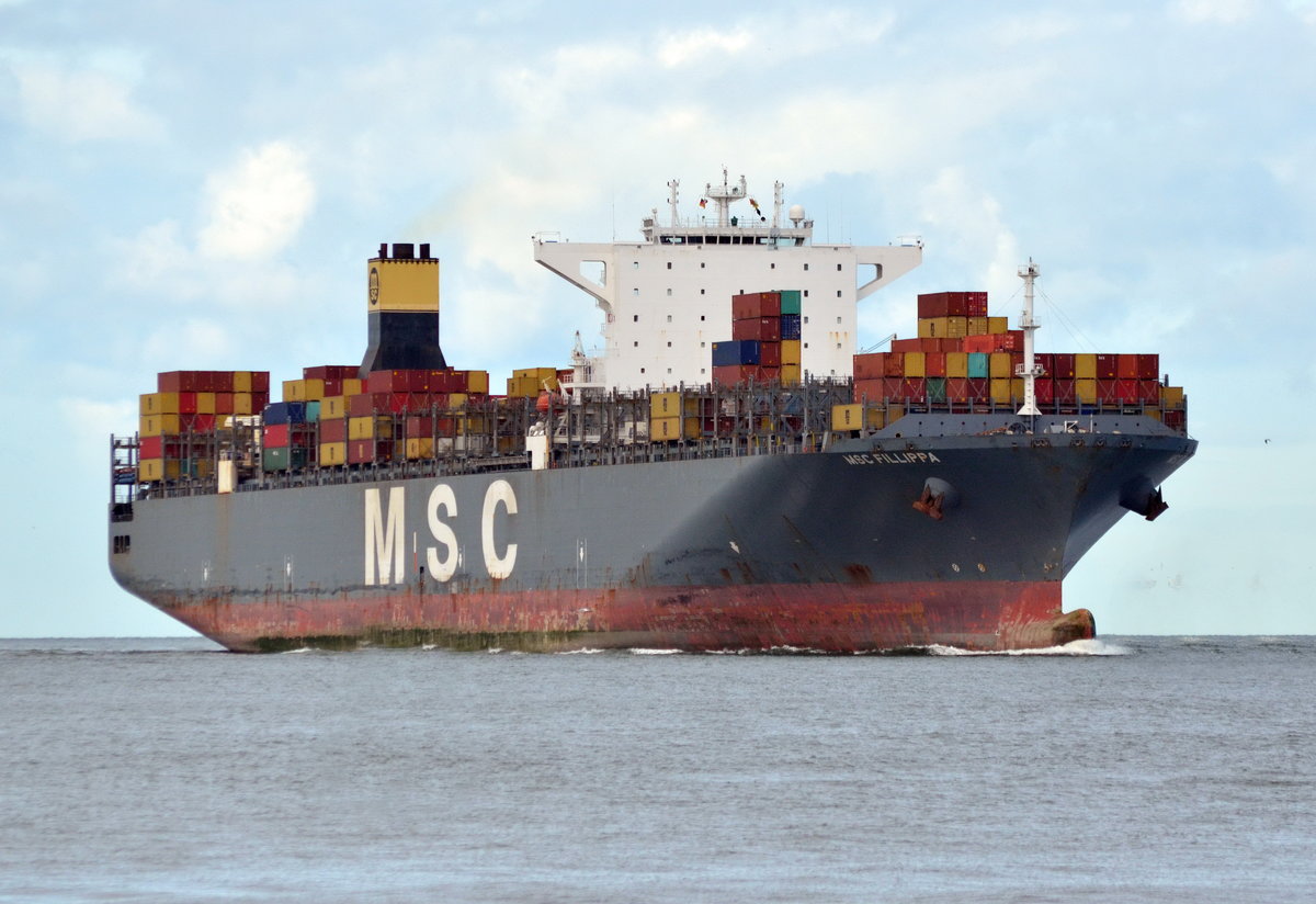 MSC Filippa Containerschiff, einlaufend nach Hamburg am 26.09.2018 vor Cuxhaven. IMO: 9447902, Baujahr:2011,  Länge: 366.00 m, Breite: 44.00 m ,Maschinenleistung: 66010 KW, Geschwindigkeit: 25.30 kn. 14000 TEU.