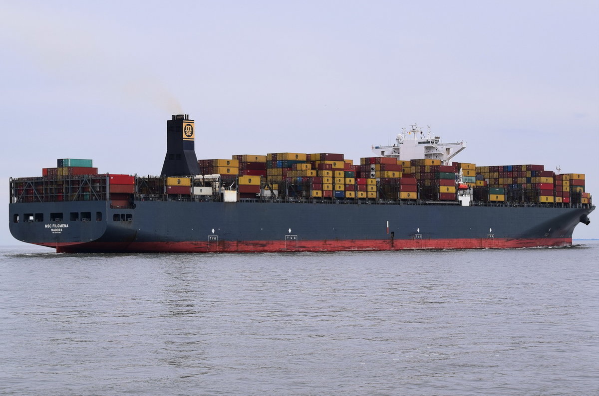MSC FILOMENA , Containerschiff , IMO 9447861 , Baujahr 2010 , 366.08 × 48.23m , 13371 TEU , 02.04.2018 Cuxhaven Alte Liebe