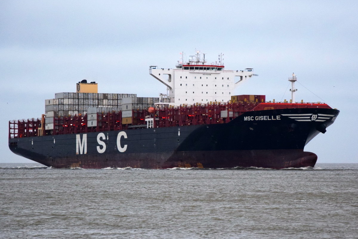 MSC GISELLE , Containerschiff , IMO 9720196 , Baujahr 2015 , 299.8 × 48.3m , 9400 TEU , 24.12.2017 Cuxhaven