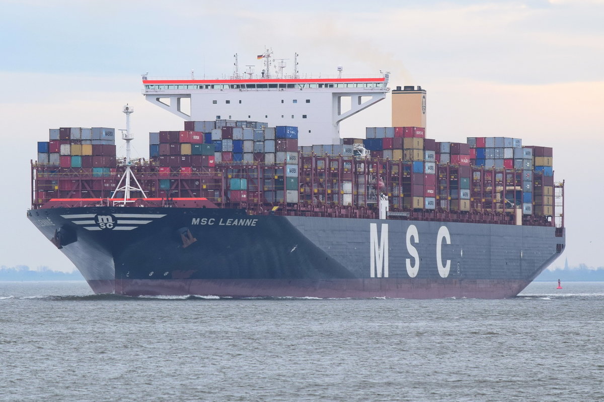 MSC LEANNE , Containerschiff , IMO  9767390 , Baujahr 2017 , 399.97 × 58.83m , 16909 TEU , 10.11.2018 Cuxhaven