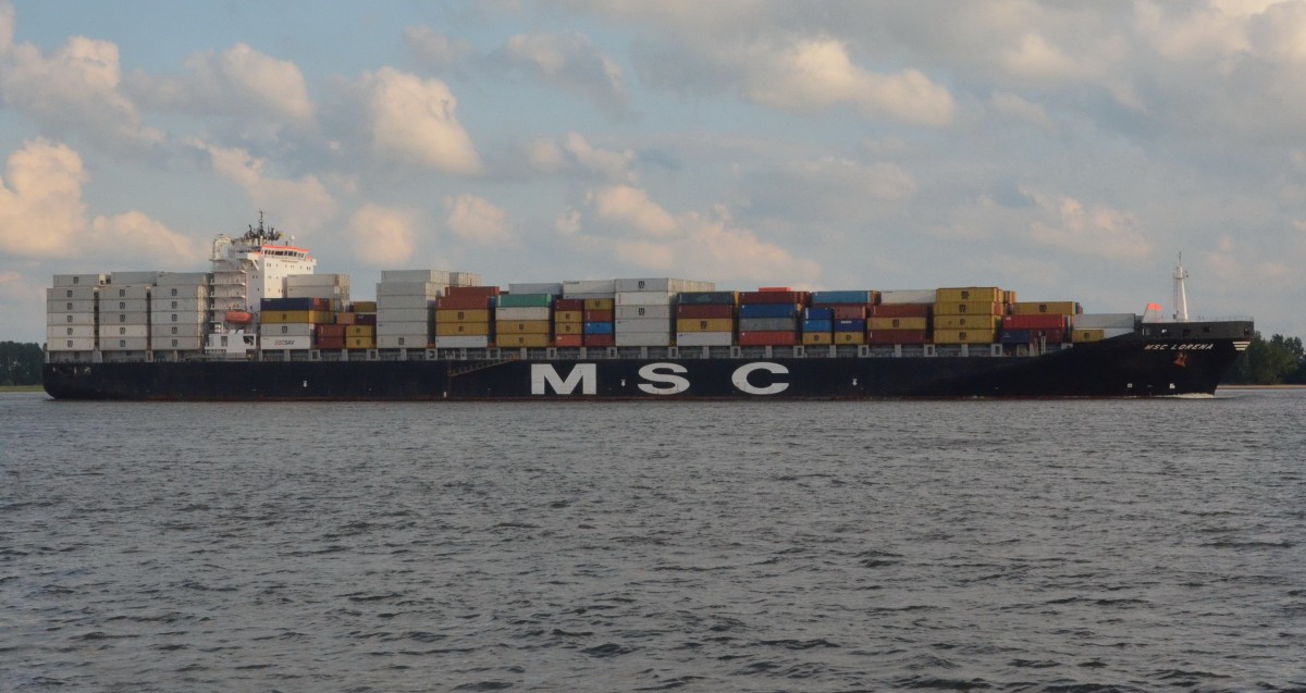 MSC  LORENA, Containerschiff  Heimathafen Panama, IMO: 9320403 passiert am 05.06.2014 das Schulauer  Fährhaus . Baujahr:  2006, L; 275m, B; 32,20m, TEU: 4890.