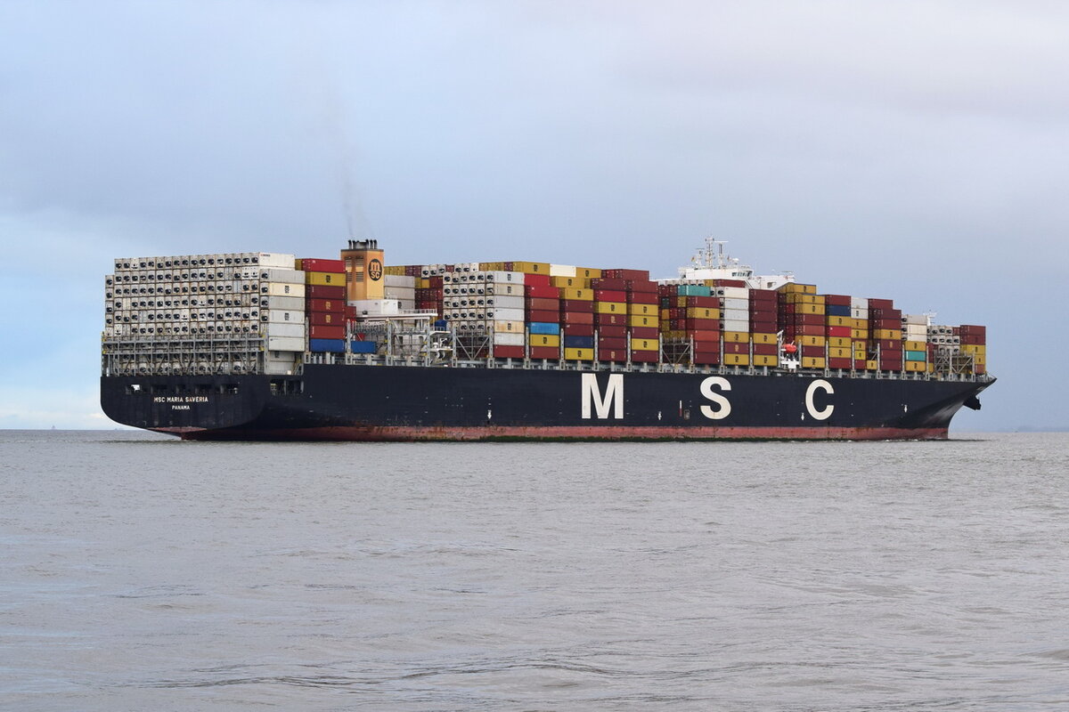 MSC MARIA SAVERIA , Containerschiff , IMO 9467421 , Baujahr 2011 , 365.85 x 48.43 m , 13000 TEU , Cuxhaven , 08.11.2021