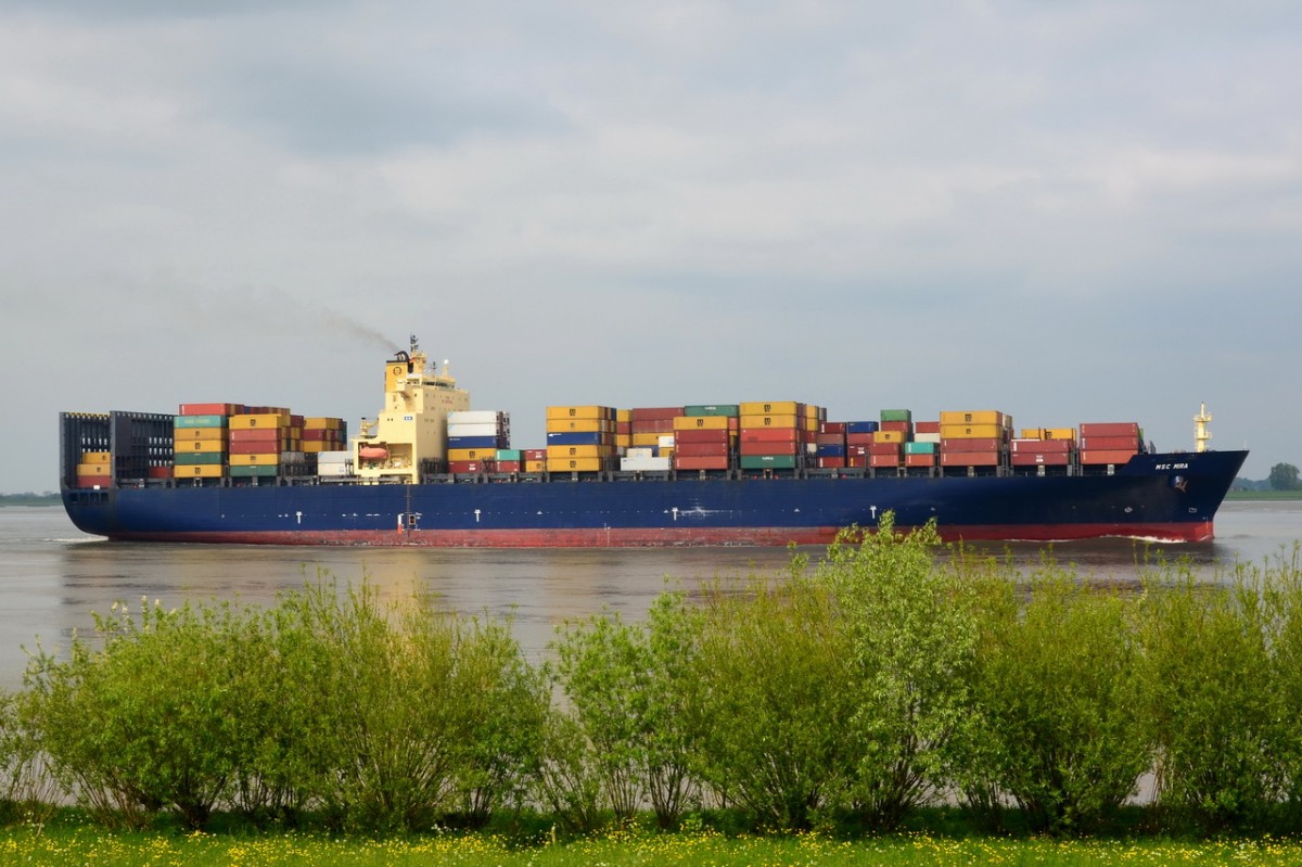 MSC MIRA     Containerschiff  Lühe   05.05.2014   277 X 40m