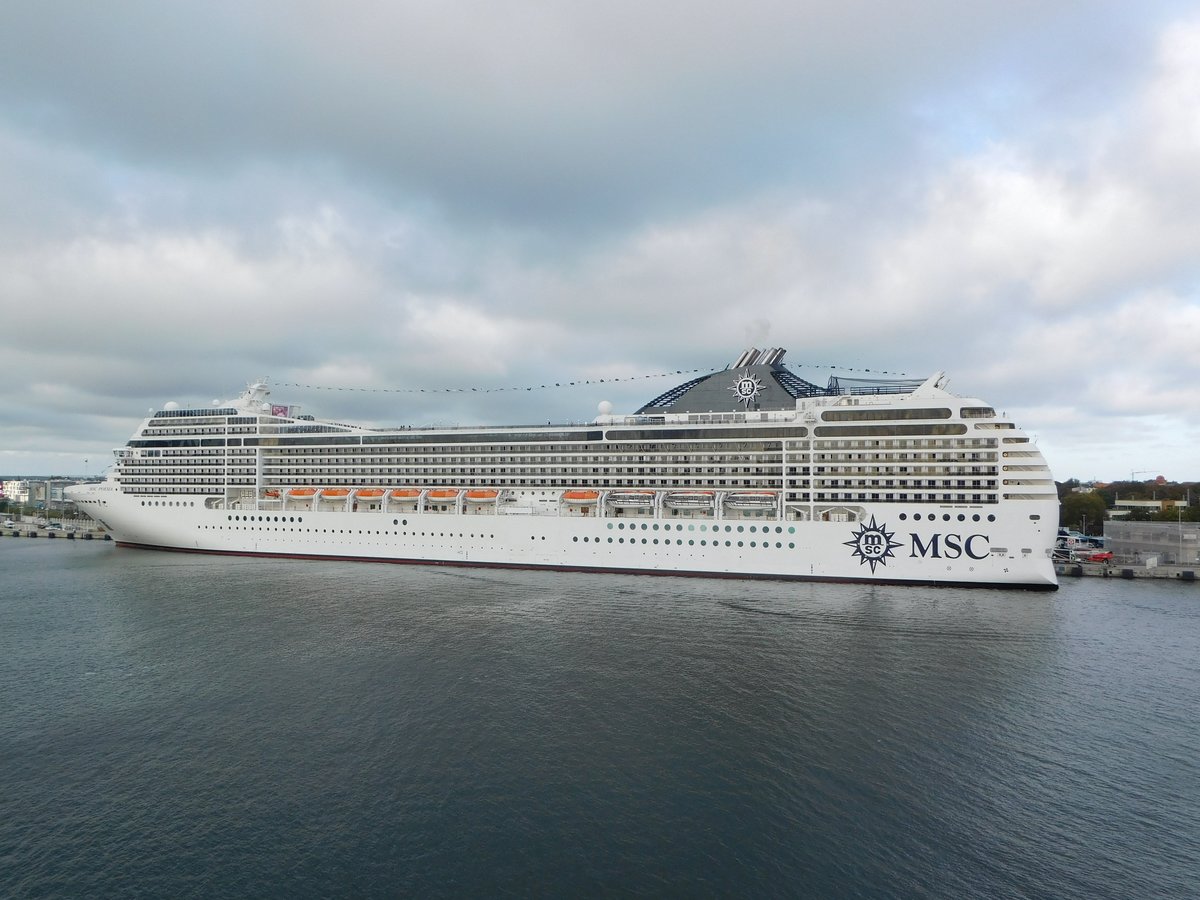 MSC Poesia, 19.09.2019, Warnemünde - von Bord der Robin Hood (TT-Line) aus aufgenommen. 