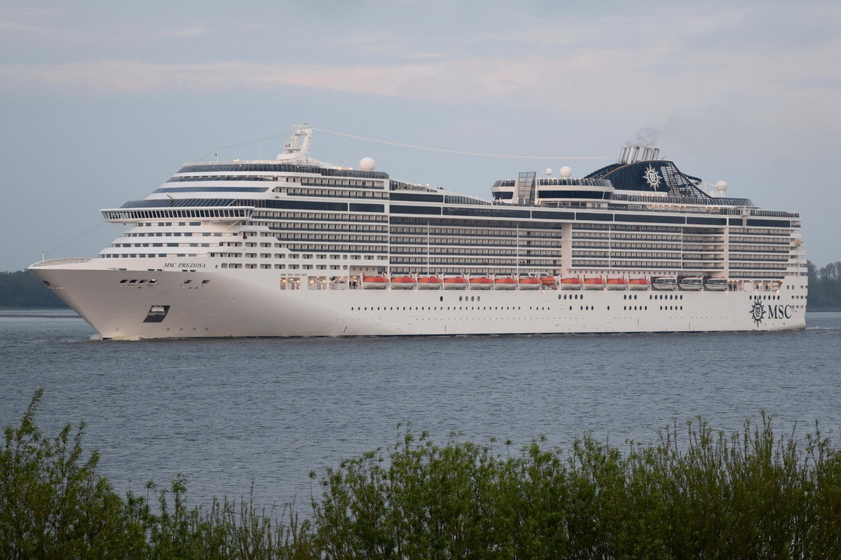 MSC PREZIOSA , Kreuzfahrtschiff , IMO 9595321 ,   Baujahr 2013 , 333,3 x 37,9m , 3502 Passagiere bei 1370 Besatzung , 07.05.2017  Grünendeich
