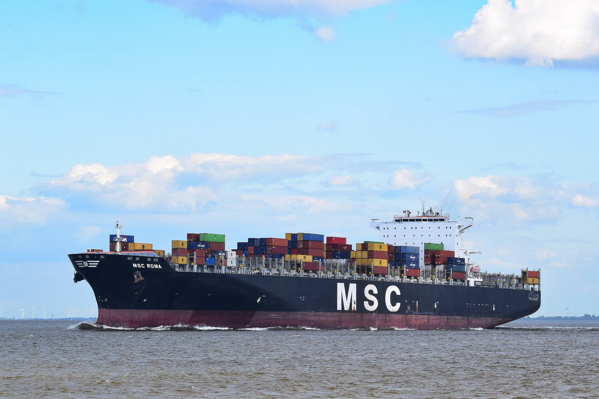MSC ROMA , Containerschiff , IMO 9304447 ; Baujahr 2006 , 336.61 x 45.63 m , 9178 TEU , 30.05.2020 ,Cuxhaven