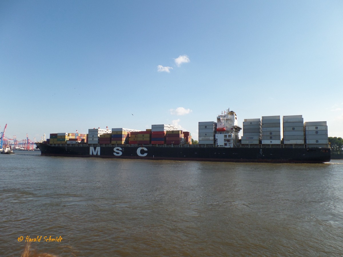 MSC ROMANOS (IMO 9275634) am 23.7.2014, Hamburg einlaufend, Elbe Höhe Övelgönne /
Ex-Name: MSC LINZIE (09.2003 bis 08.2011)

Containerschiff / BRZ  54.881 / Lüa 294,1 m, B 32,3 m, Tg 13,5 m / 1 Diesel, MAN B&W 9K90MCC, 41.130 kW,  PS, 23 kn / 5050 TEU, 400 Reefer / 09.2003 bei Hanjin Heavy Industries, Busan, Süd Korea / Flagge + Heimathafen: Hong Kong / Eigner: Costamare Shipping, Athen, Griechenland  / Operator: MSC - Mediterranean Shipping Company S.A. /
