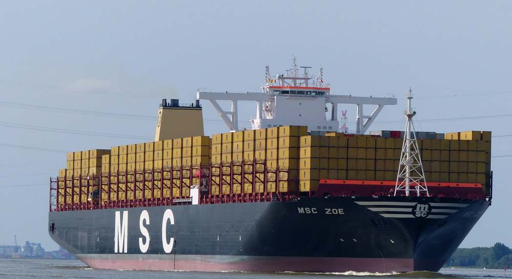 MSC Zoe. Erstanlauf und Taufe in Hamburg.Am 02.08.2015 größtes Containerschiff Welt.
Länge:	396.0m	Breite:	59.0m
GRT:	192237