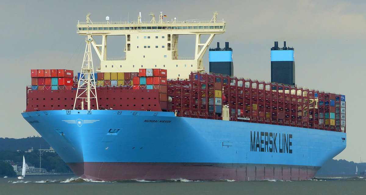  Mumbai Maersk  17.06.2018 Erstanlauf im Hamburger Hafen.
Bruttoraumzahl:  214286
Tragfahigkeit:  190326 t
Gesamtlänge x Grösste Breite:  399m × 58m
Baujahr:  2018

