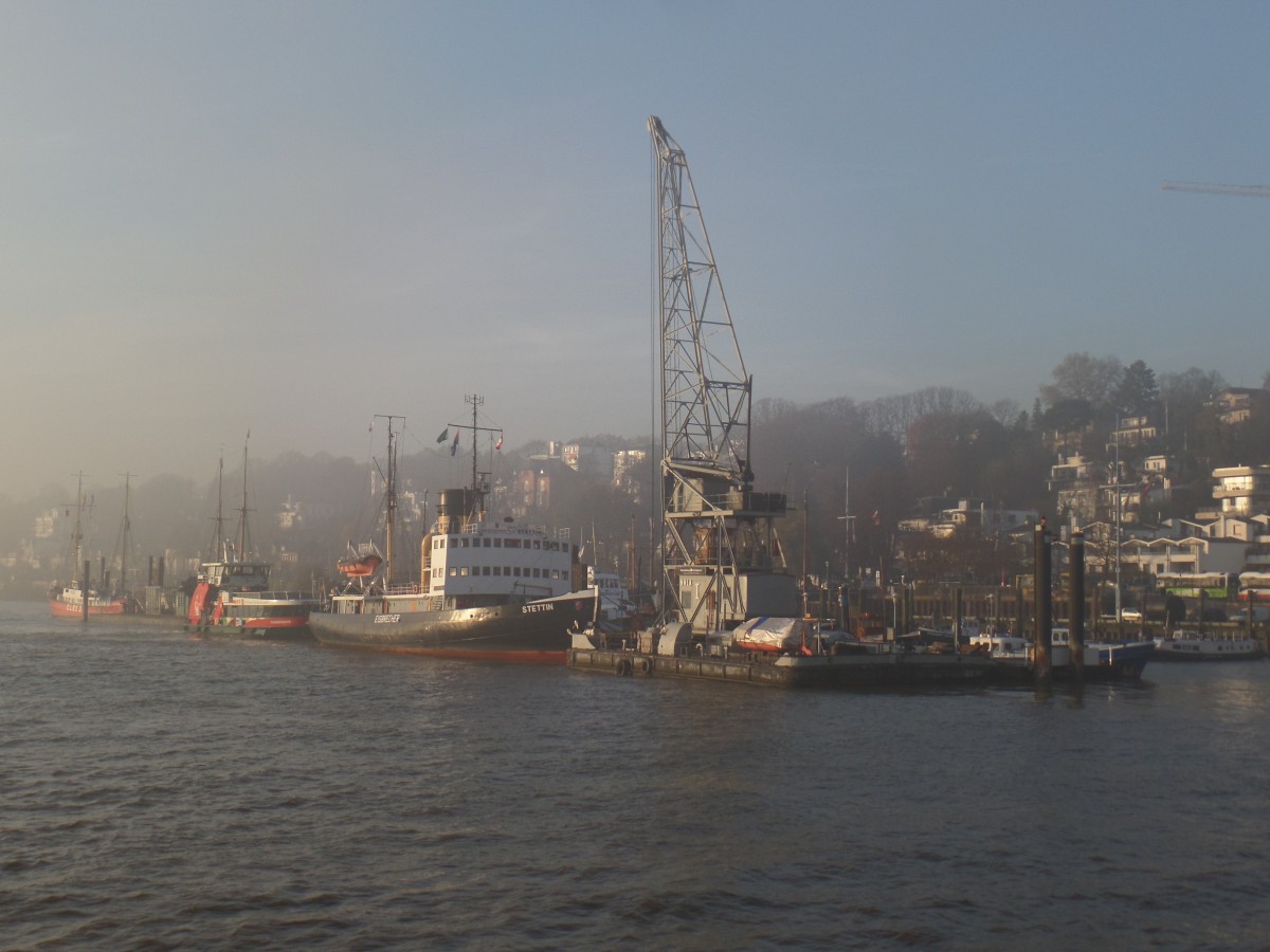 Museumshafen Övelgönne/Neumühlen bei Nebelwetter am 25.11.2014 
