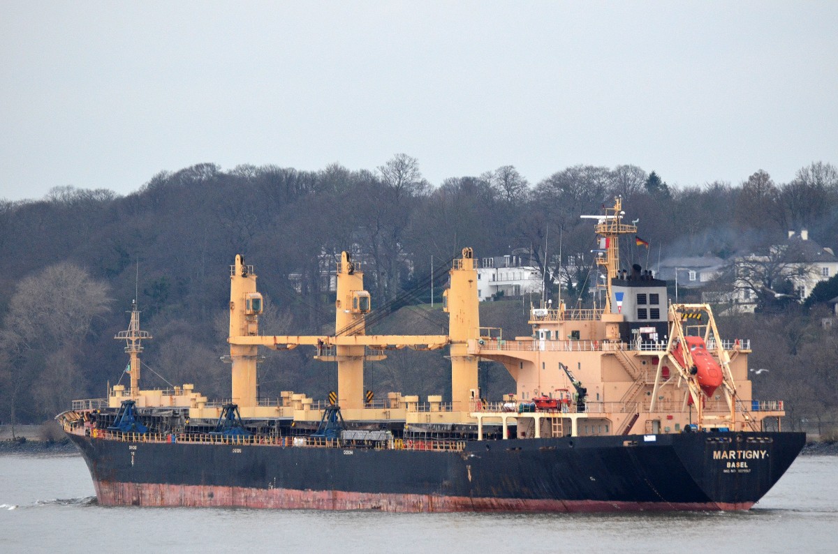 Nachschuss auf die aus Hamburg auslaufende Martigny IMO-Nummer:9229867 Flagge:Schweiz Länge:155.0m Breite:24.0m Baujahr:2002 Bauwerft:Sekwang Heavy Industries,Ulsan Südkorea aufgenommen am 06.02.16