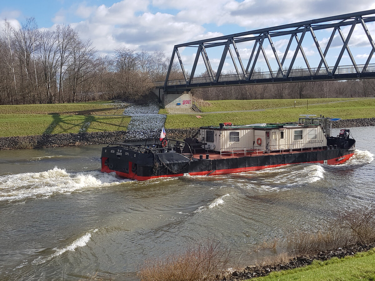 Nachschuss auf CSPL Schubschiff TR 30; ENI 32201070 Decin, auf dem Elbe-Seitenkanal bei Artlenburg; 26.02.2023
