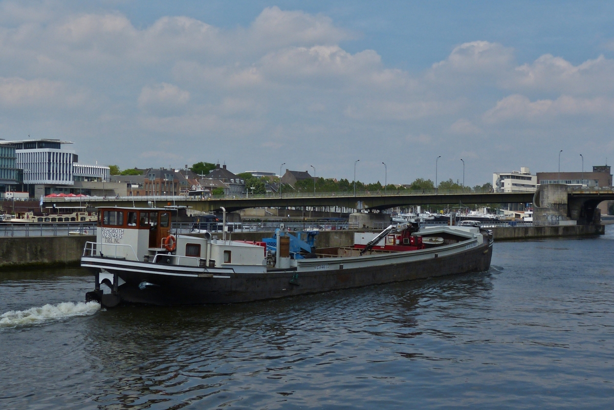 Nachschuss auf das GMS REHOBOTH; (ENI 02304615), auf der MAAS zu Tal in Maastricht. 06.2021