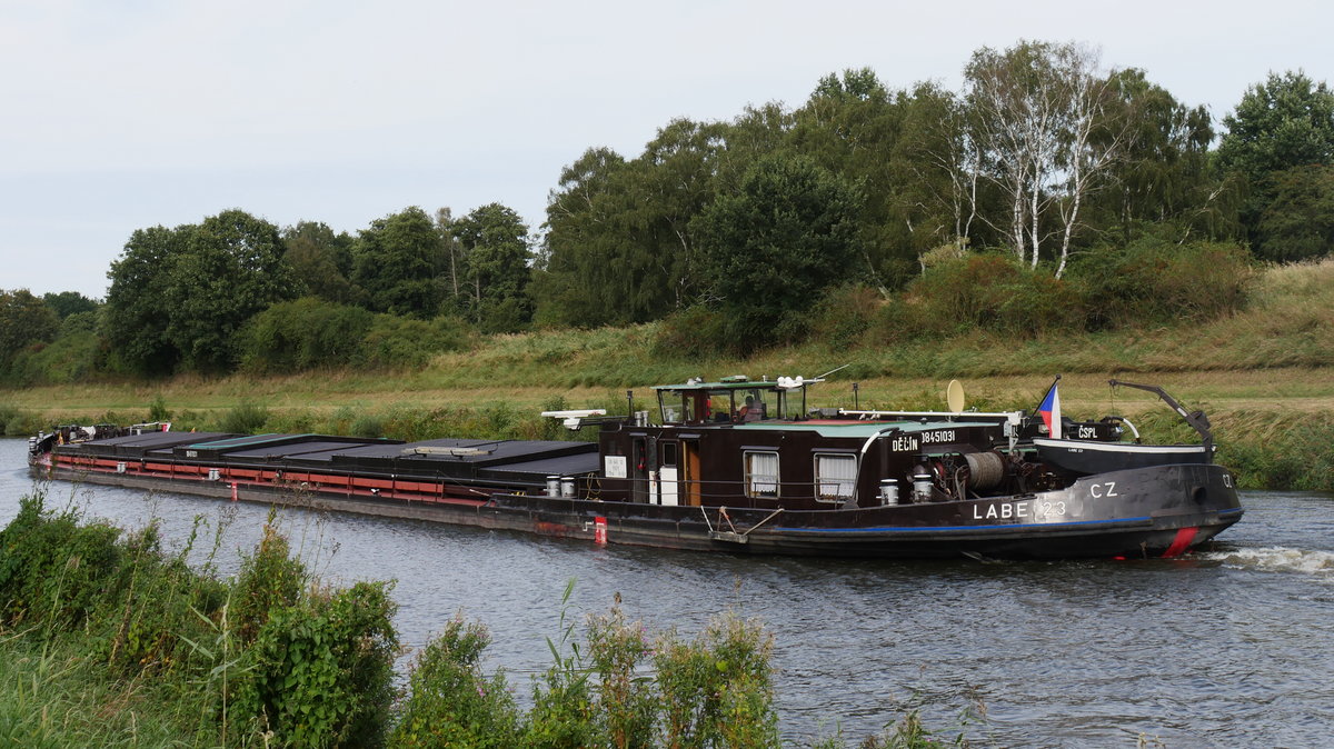 Nachschuss auf das tschechische GMS LABE 23 (ex Offen 3, ex Eppendorf, ex MN 11623), Decin, ENI 08451031 auf dem Elbe-Lübeck-Kanal bei Güster Richtung Mölln; 13.09.2020
