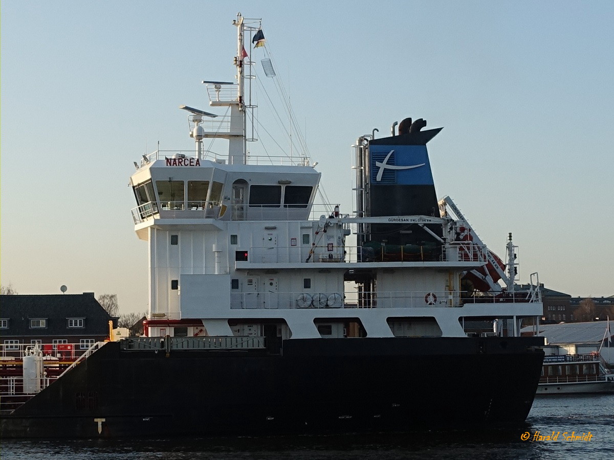 NARCEA (IMO 9344320) am 8.4.2023 im NOK Höhe Hafen Rendsburg, Detail Aufbau mit Schornsteinmarke „Ership S.A.U - Madrid, Spanien“  /
Ex-Namen: SABEDIN BEY / 
Chemikalien-/Öltanker / BRZ 2.995 / Lüa 97,55 m, B 15 m, Tg 6,7 m / 1 Diesel, 2400 kW (2363 PS),  14 kn / gebaut 2006 bei Sahin Celik Werft, Istanbul, Türkei / Reederei: Ership S.A.U - Madrid, Spanien / Flagge: Portugal, Heimathafen: Madeira  /
