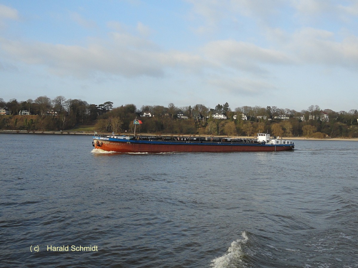 NAUTIC (ENI 053001609 am 1.3.2013, Hamburg, Elbe, vor Finkenwerder bei der Einfahrt in das Köhlfleet / 
ex HAVEL, HANSA 25, ESSO LÜBECK / 
GMS / Tonnage: 1230 t /  Lüa 79,87 m, B 8,25 m, Tg 2,72 m / 1 DKHD-Diesel, 749 PS / gebaut 1959 bei Lanke in Berlin /
