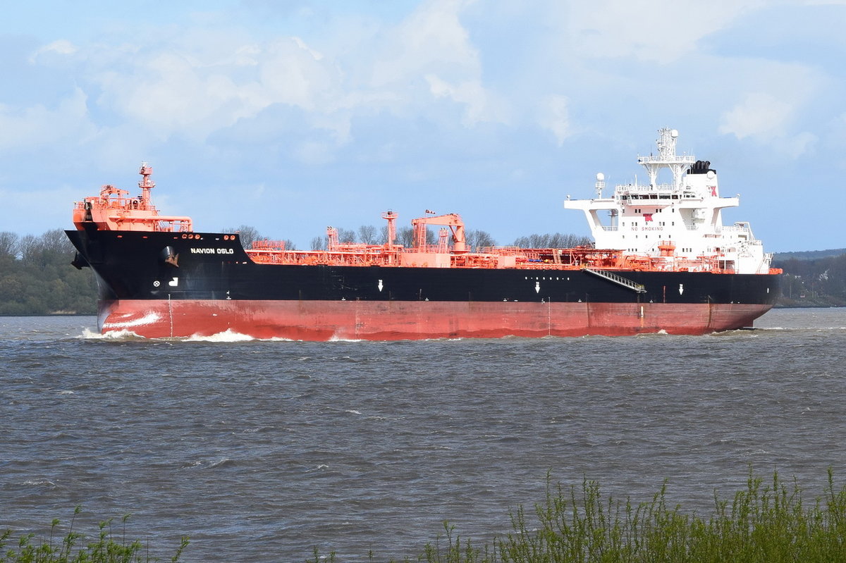 NAVION OSLO , Tanker , IMO 9209130 , Baujahr 2001 , 237.6 × 42m , 22.04.2017  Grünendeich