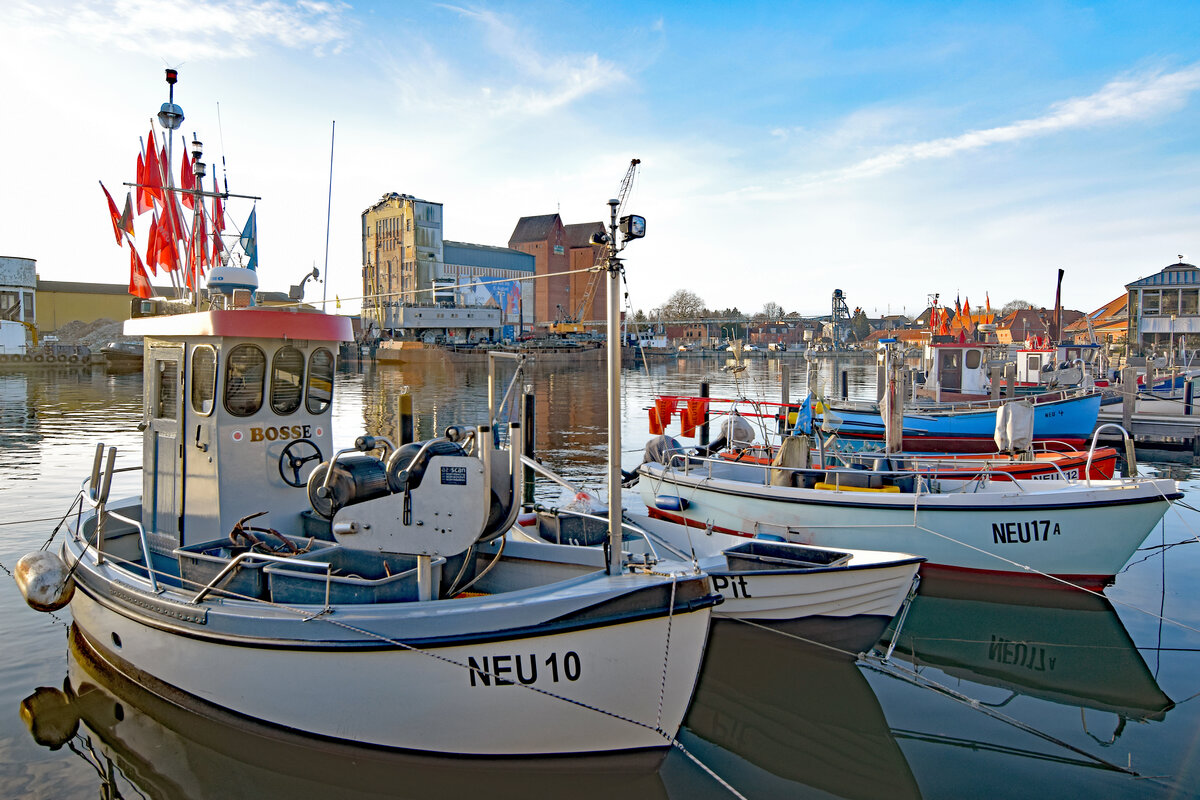 NEU 10 am 28.01.2022 im Hafen von Neustadt / Holstein