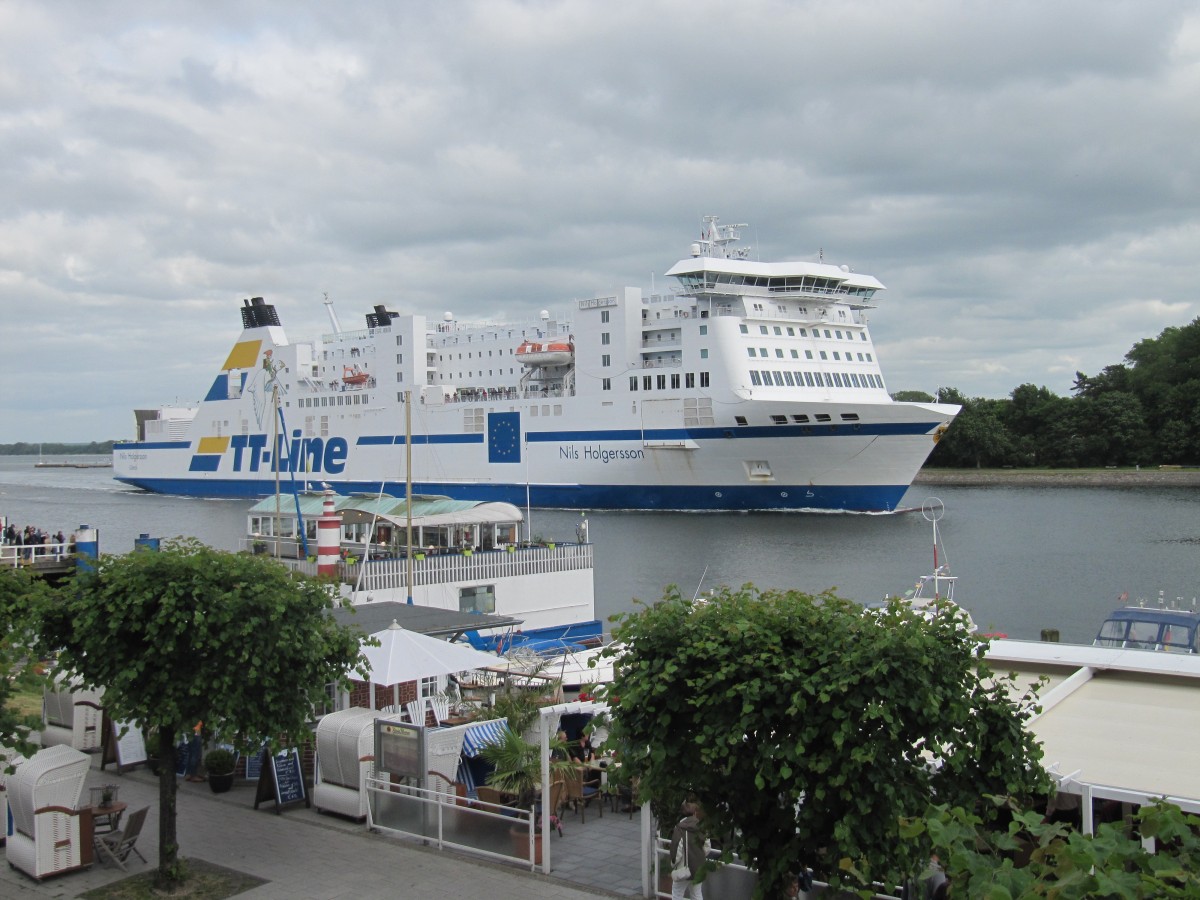  Nils Holgersson  am 20.06.2014 bei der Einfahrt im Hafen Travemünde