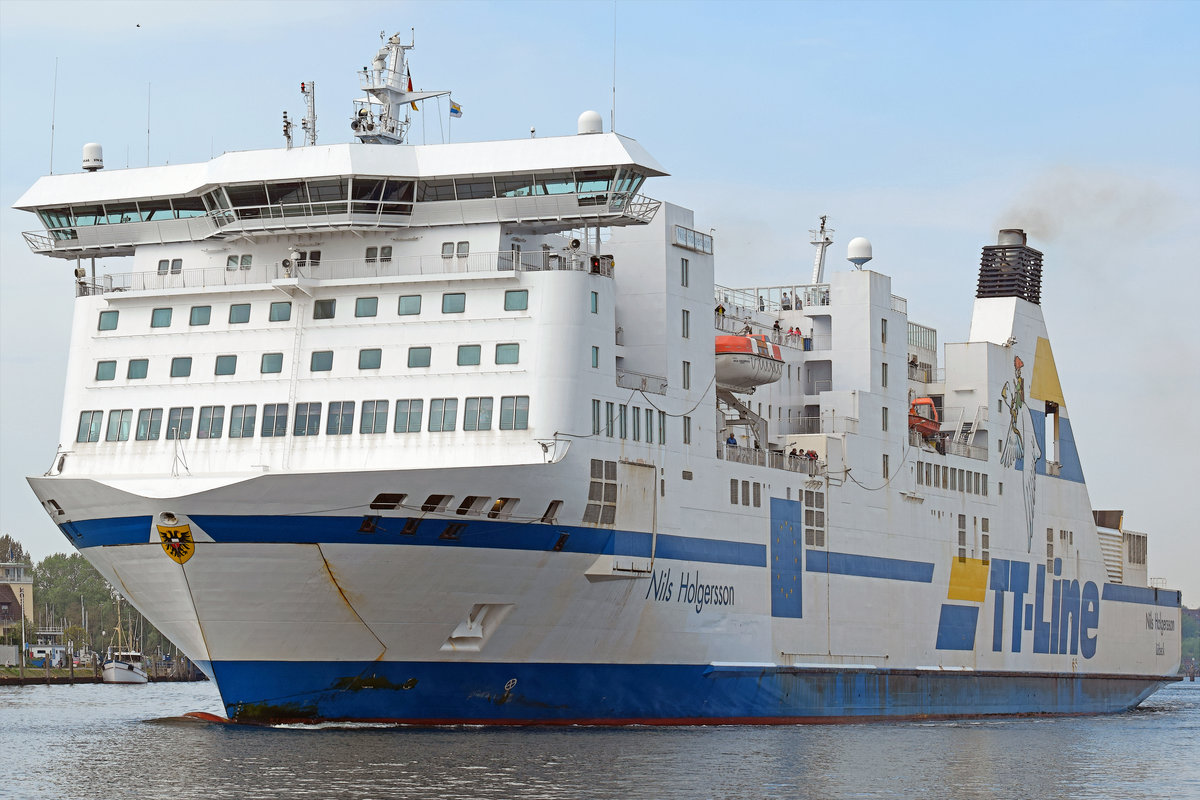 NILS HOLGERSSON (IMO 9217230) Lübeck-Travemünde auslaufend. Aufnahme vom 10.05.2018