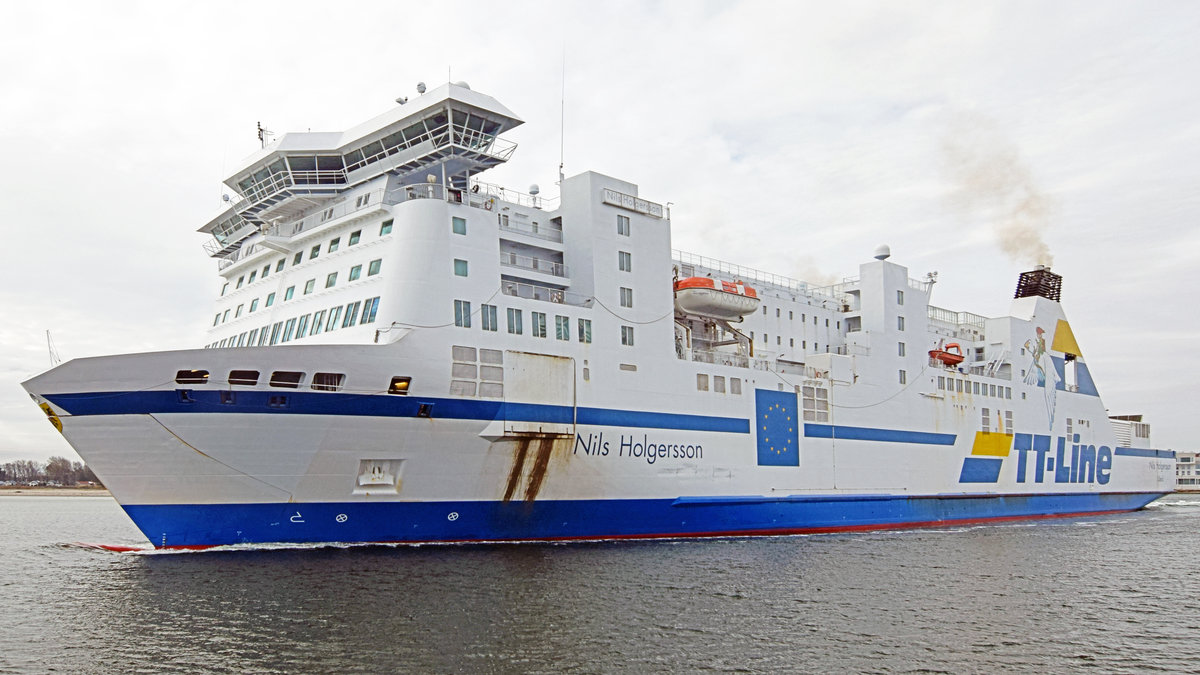 NILS HOLGERSSON (IMO 9217230, TT-Line) fährt hinaus auf die Ostsee. Lübeck-Travemünde, 20.03.2021