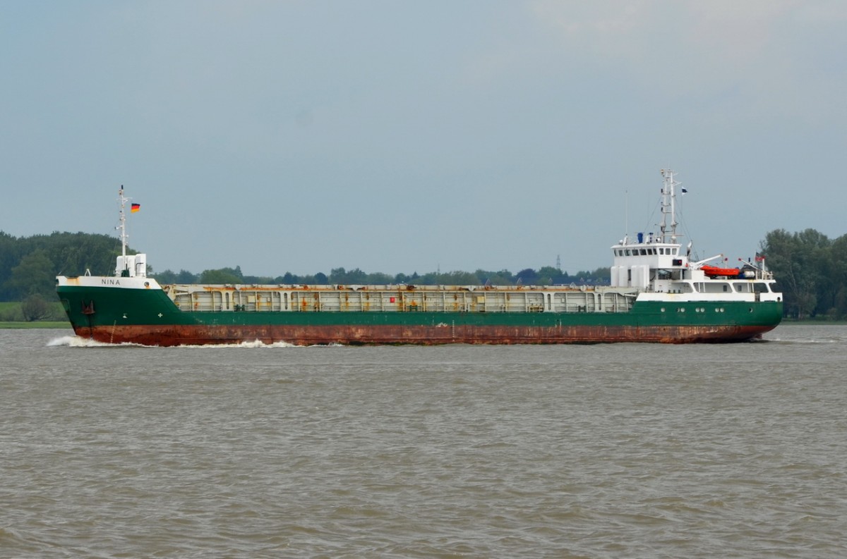 NINA   Tanker    Lühe   09.05.2014     180 x 32m