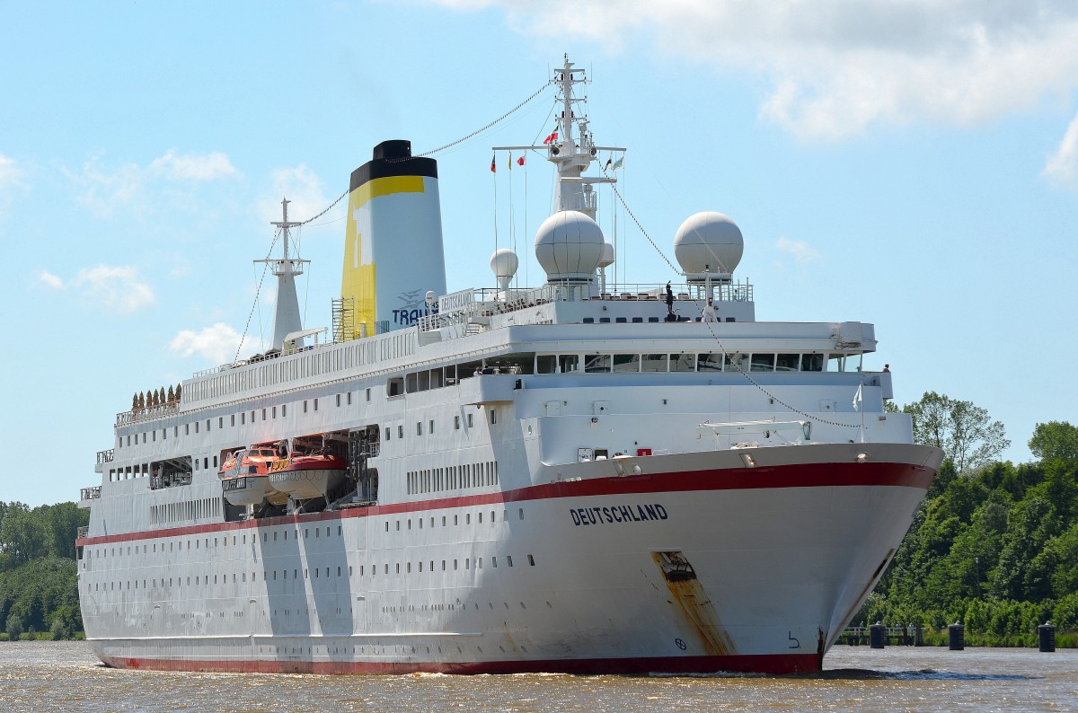 Noch trägt sie ihren guten Alten Namen die Deutschland ihre Heimatflagge hat sich ja schon auf Bahamas geändert hier aufgenommen am 06.06.15 im Nord-Ostsee-Kanal an der Weiche Fischerhütte. 