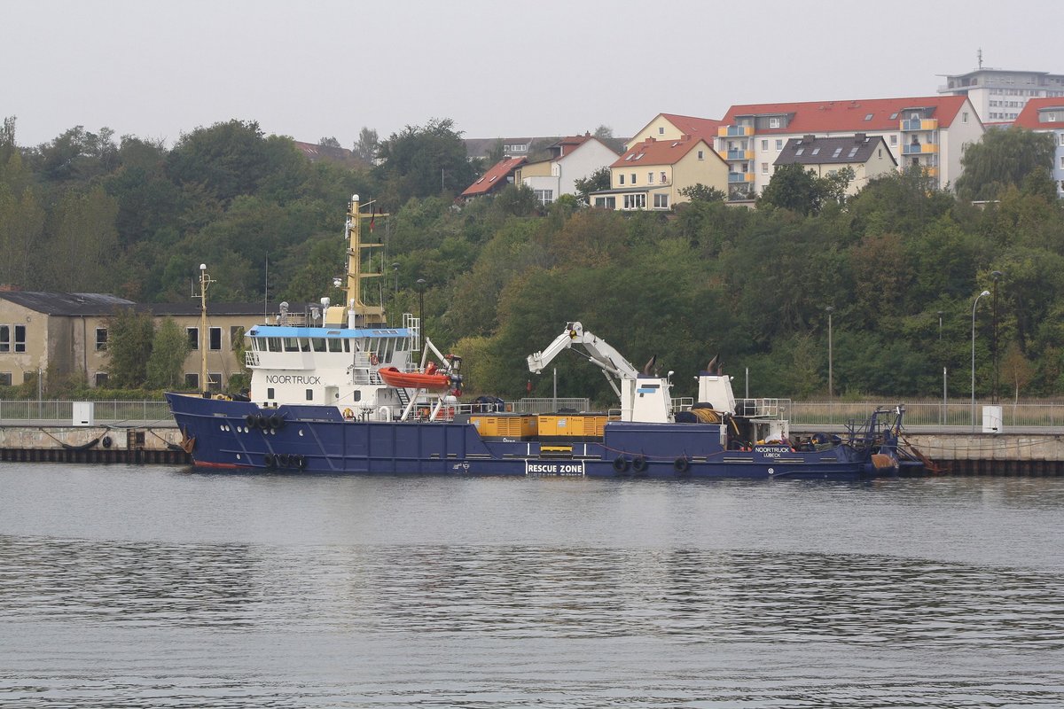 Noortruck aus Lübeck im Stadthafen Sassnitz - 11.10.2014