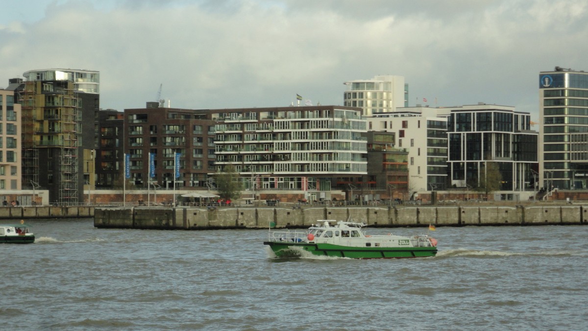 NORDERELBE am 28.11.2015, Hamburg, Elbe Höhe Hafencity / 
Zollboot / Lüa 17 m, B 4,2 m, Tg 1,1 m / 2 Diesel, 630 kW (856 PS), 23 kn  / gebaut 1980 bei Ernst Menzer, HH-Bergedorf  /
