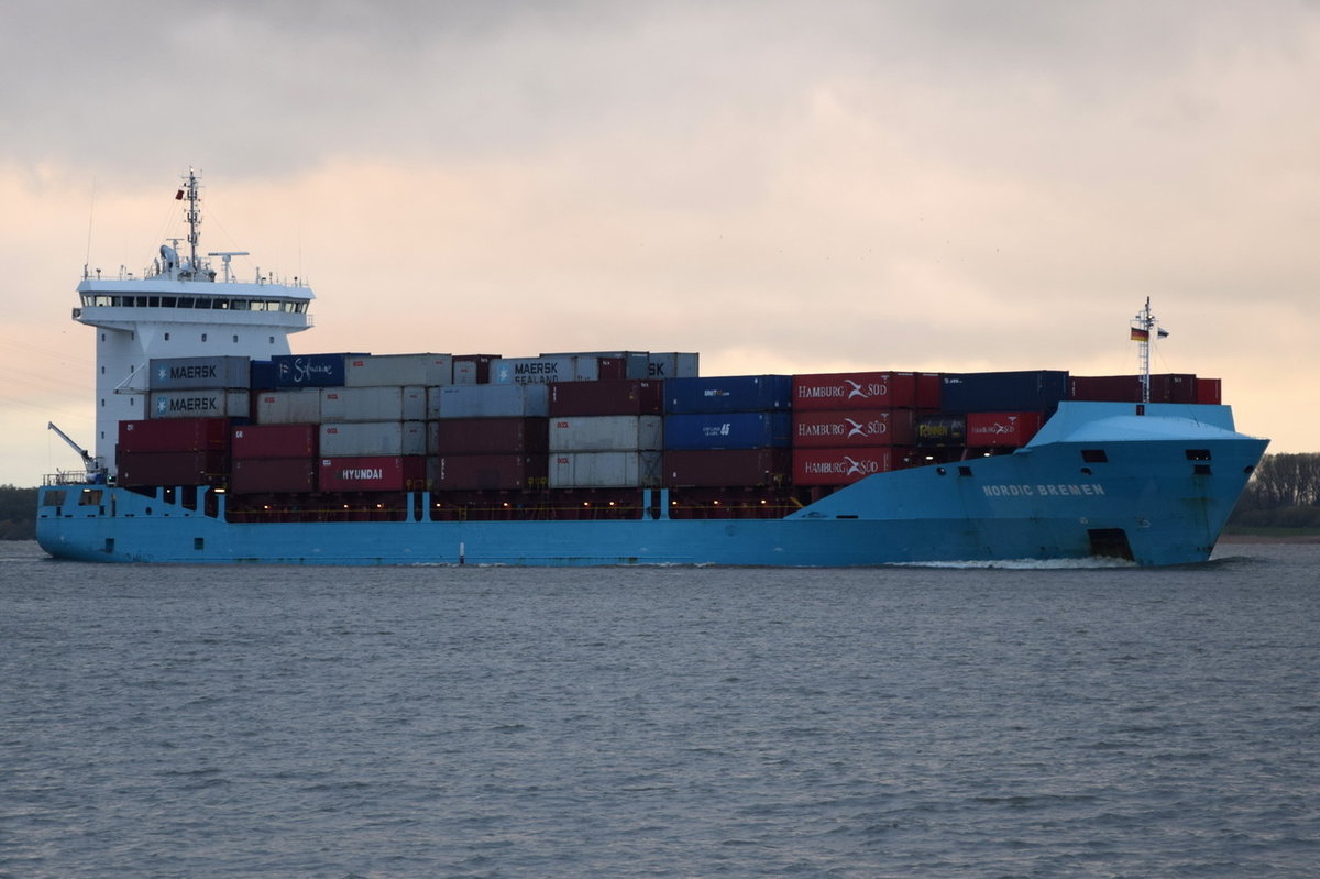 NORDIC BREMEN , Feederschiff , IMO 9483695 , Baujahr 2011 , 1036 TEU , 151 x 23m , 27.04.2016 Grünendeich