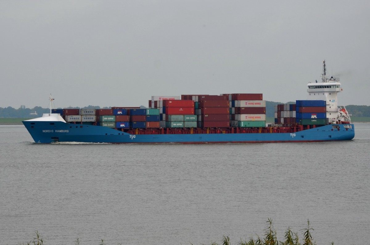 NORDIC HAMBURG , Feederschiff , IMO 9514755 , Baujahr 2010 , 151.72 x 23.40 m , 1036 TEU  , Lühe 21.10.2015