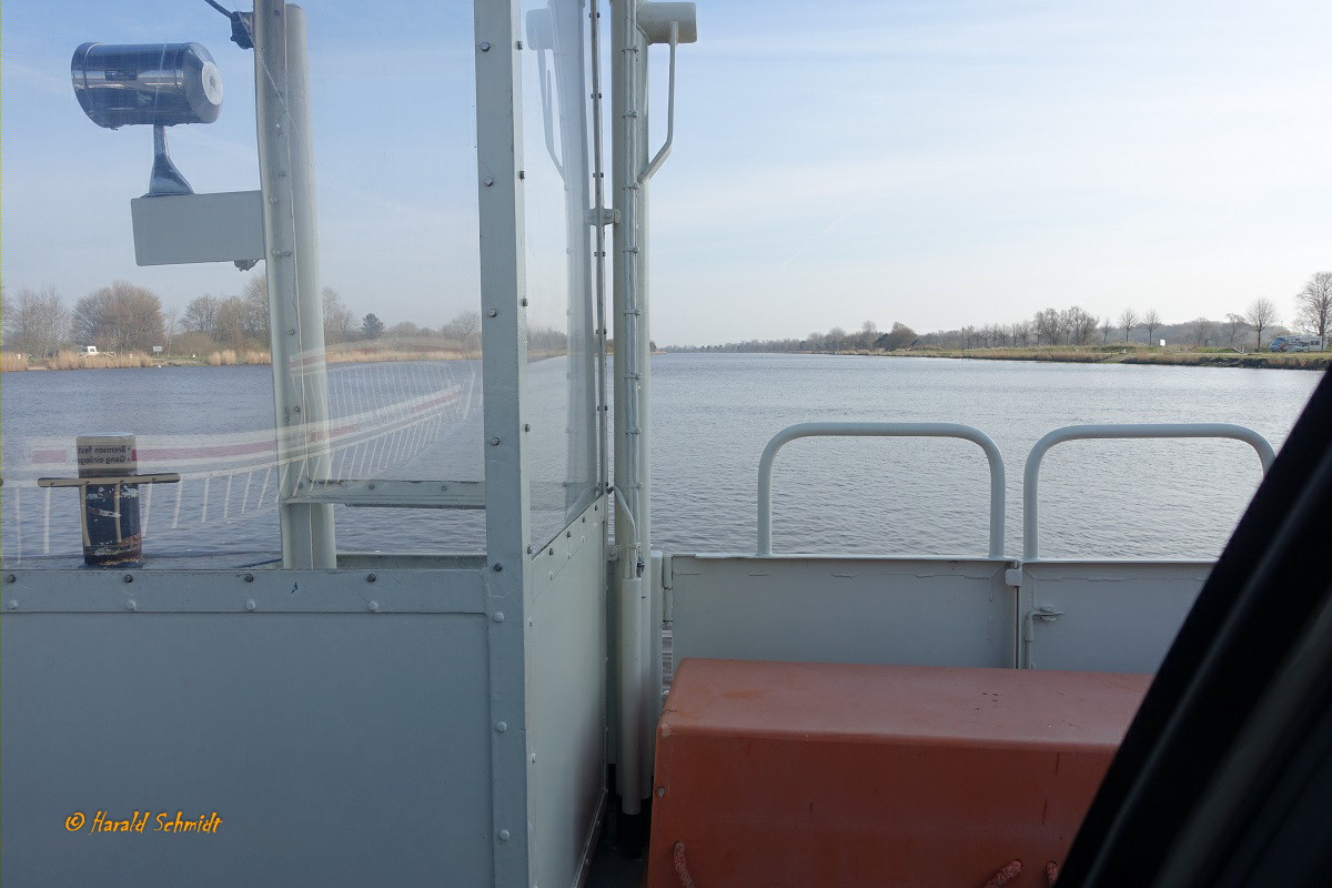 Nordostseekanal (NOK) am 10.4.2023: Blick von der Kanalfähre Breiholz auf den Kanal Richtung Kiel