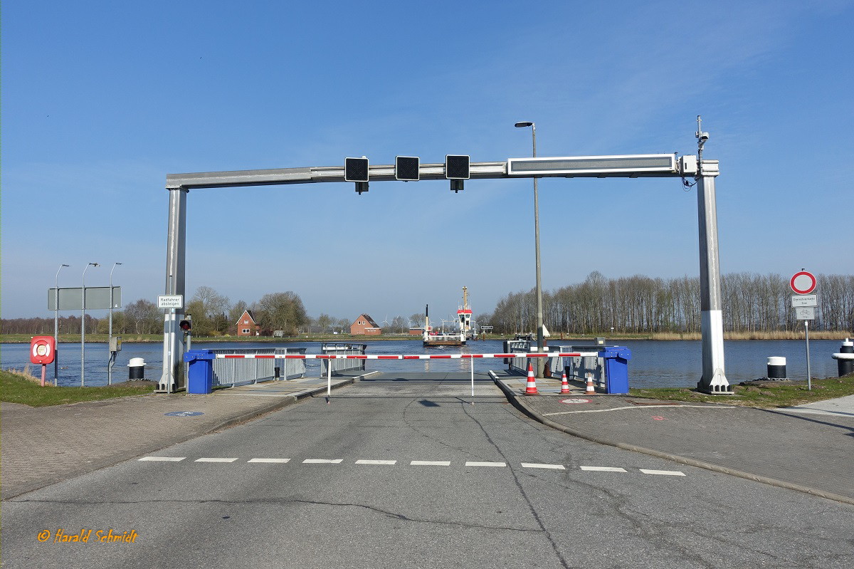 Nordostseekanal (NOK) am 10.4.2023: warten auf die Kanalfähre Breiholz