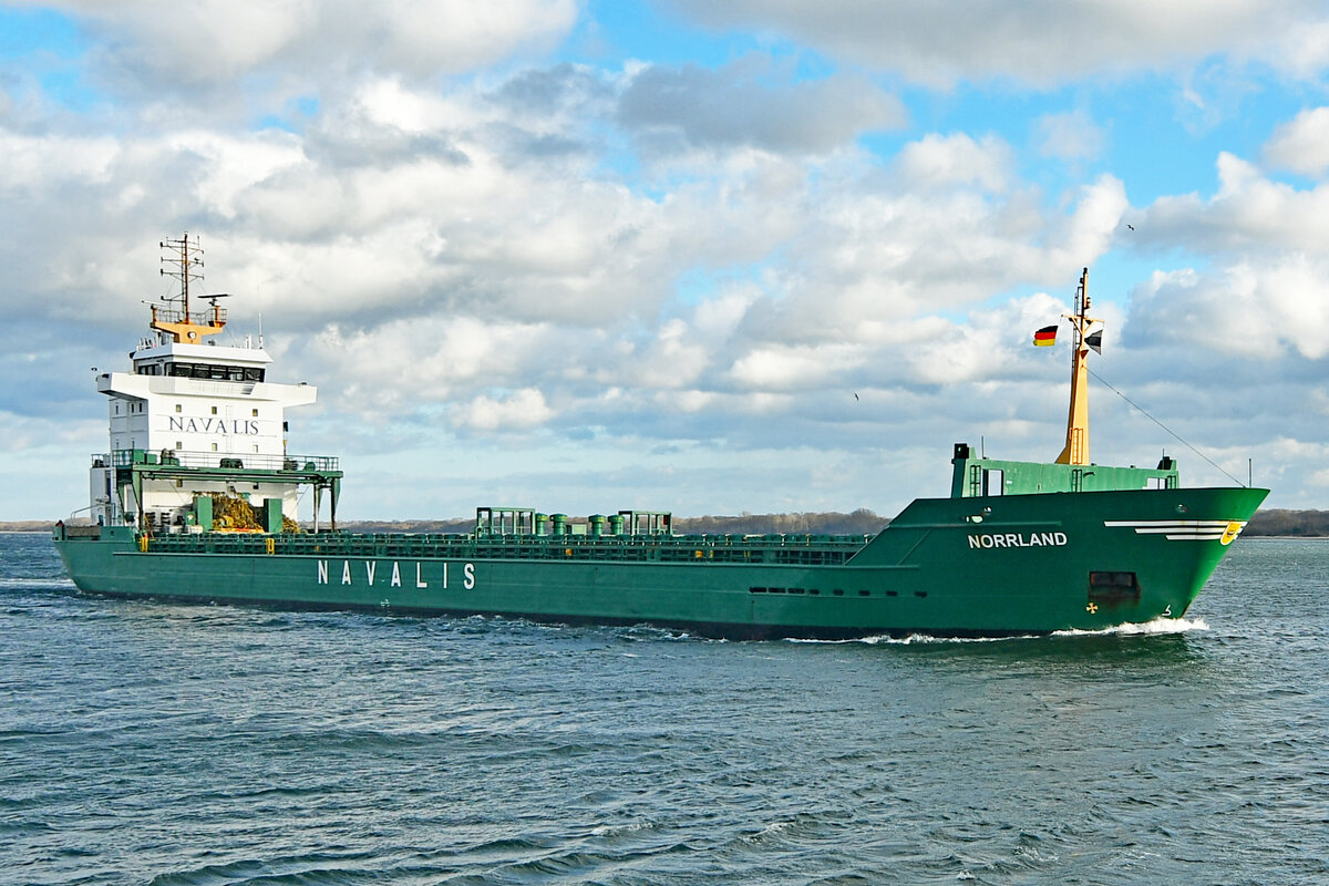 NORRLAND (IMO 9358278) am 15.01.2023 in der Ostsee vor Lübeck-Travemünde. Mit Zellulose und Lignin aus dem schwedischen Domsjö geht es nach Lübeck zum Lehmannkai 2