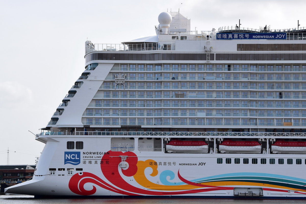 NORWEGIAN  JOY , Kreuzfahrtschiff , IMO 9703796 , 325,90 x 41,40 m , 3900 Passagiere bei 1700 Besatzungsmitglieder , Baujahr 2016/17 , Heckansicht , Papenburg 15.03.2017