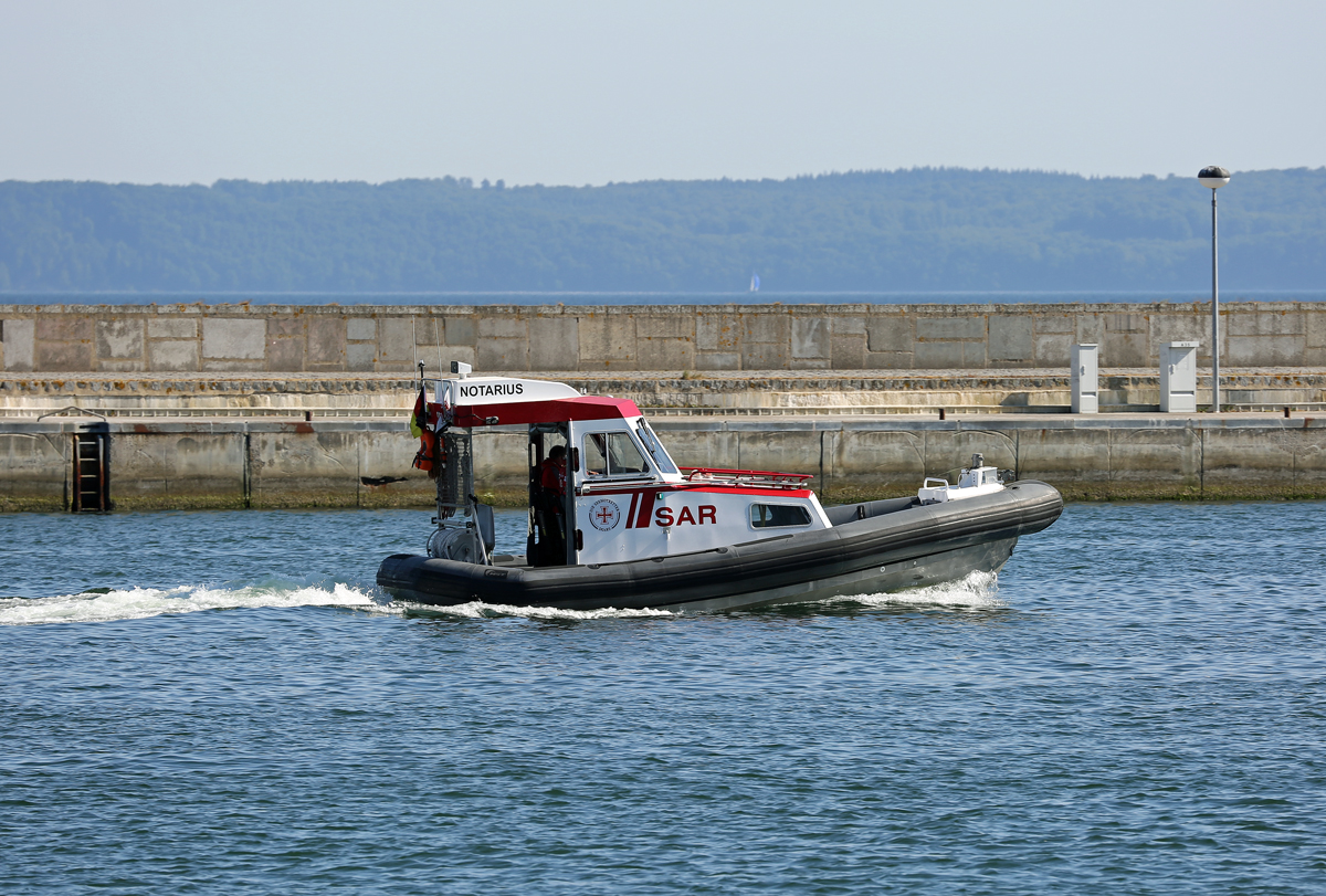 NOTARIUS, das Tochterboot vom Seenotrettungskreutzer HARRO KOEBKE, im Sassnitzer Hafen. - 08.06.2018
