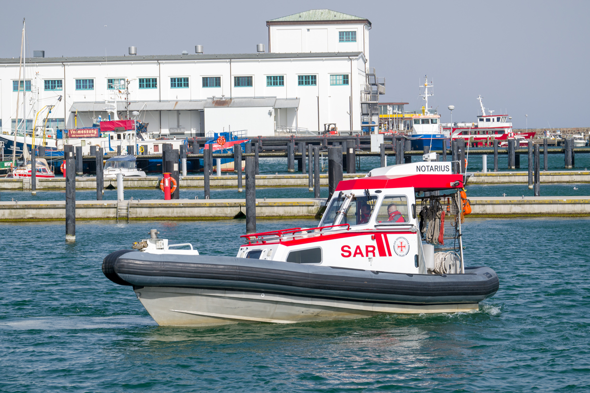 NOTARIUS, das Tochterboot vom Seenotrettungskreutzer HARRO KOEBKE, im Sassnitzer Hafen. - 23.04.2019