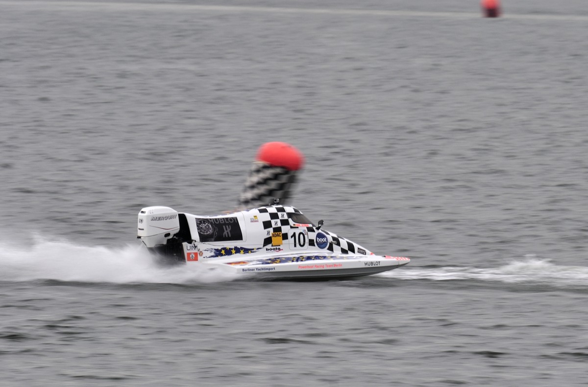 Nr.:10 ,Mike SZYMURA, GER- Berlin
beim ADAC Motorbootrennen in  Dren am 05. Oktober 2013